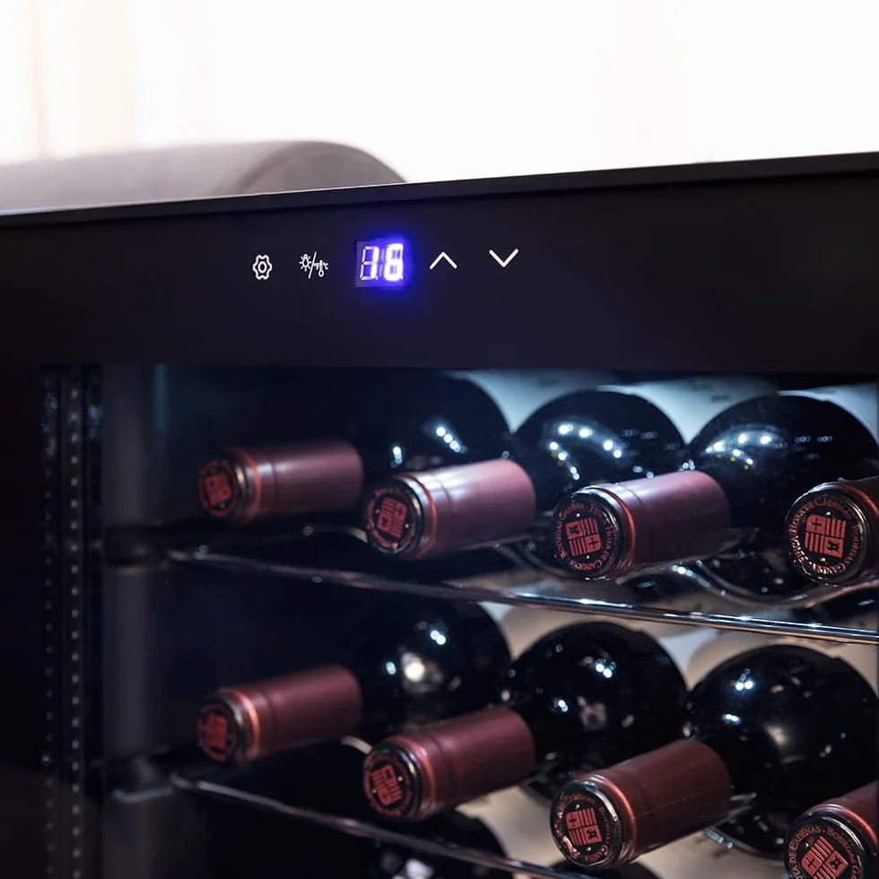 Cecotec Vinoteca 24 Botellas GrandSommelier 24000 Black. Compresor Silencioso, 5-18ºC, Control Táctil, Luz LED, Puerta Negra, Estantes Inox, Eficiencia Energética Clase G