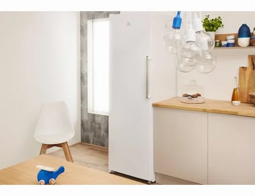INDESIT Congelador armario UI4F2TWFR