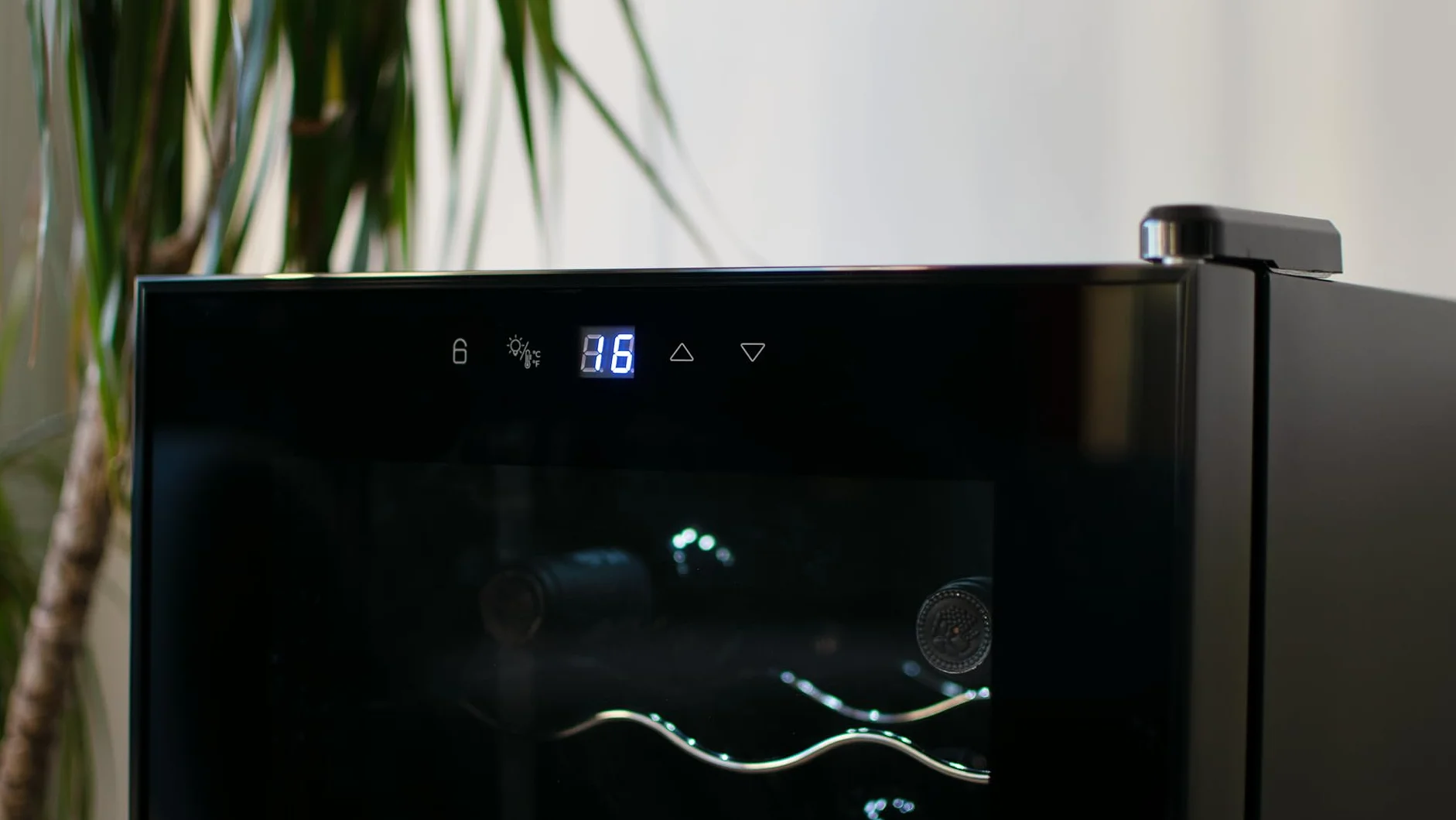 EVVO Vinoteca para 15 botellas VT15, termoeléctrico, compresor, 5-18ºC, muy silencioso 41 dB, táctil