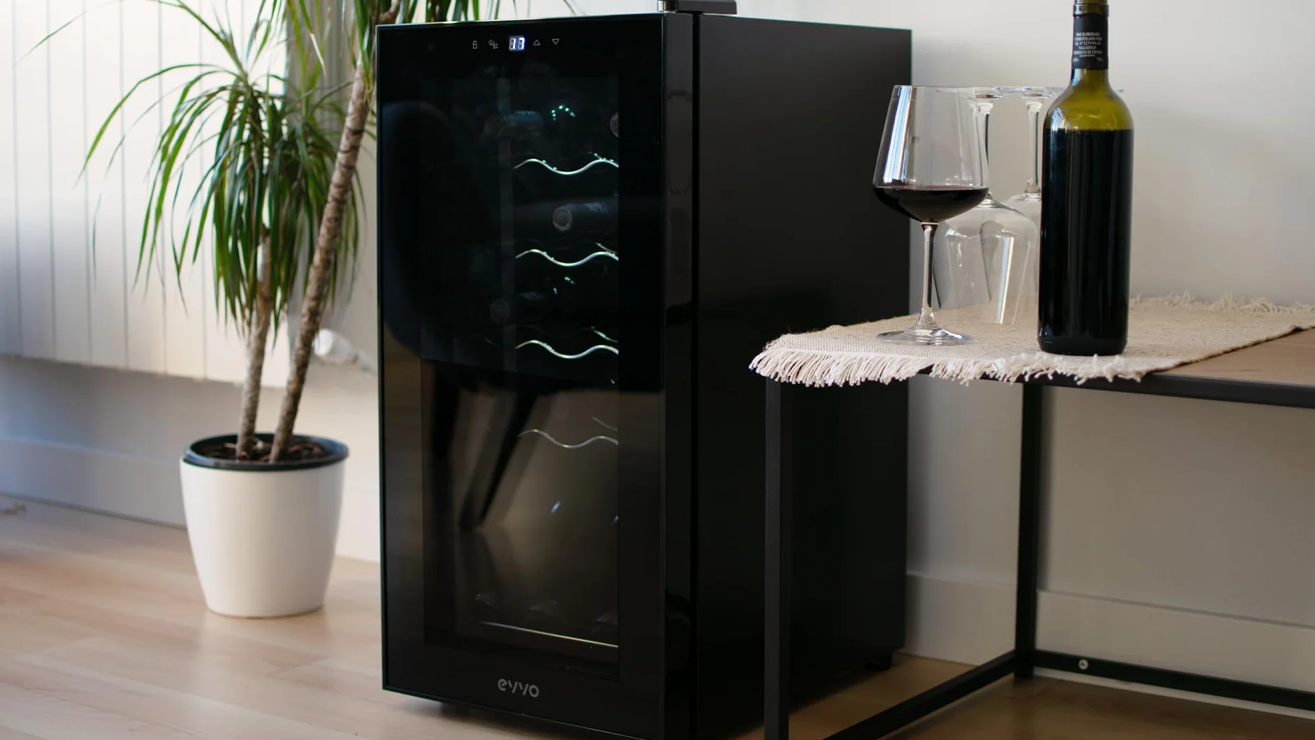 EVVO Vinoteca para 15 botellas VT15, termoeléctrico, compresor, 5-18ºC, muy silencioso 41 dB, táctil