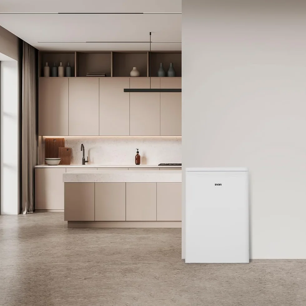 Svan Congelador vertical Blanco SCV855500E. Capacidad 85 Litros, Puerta Reversible, Bajo nivel Sonoro, Eficiencia Energética Clase E