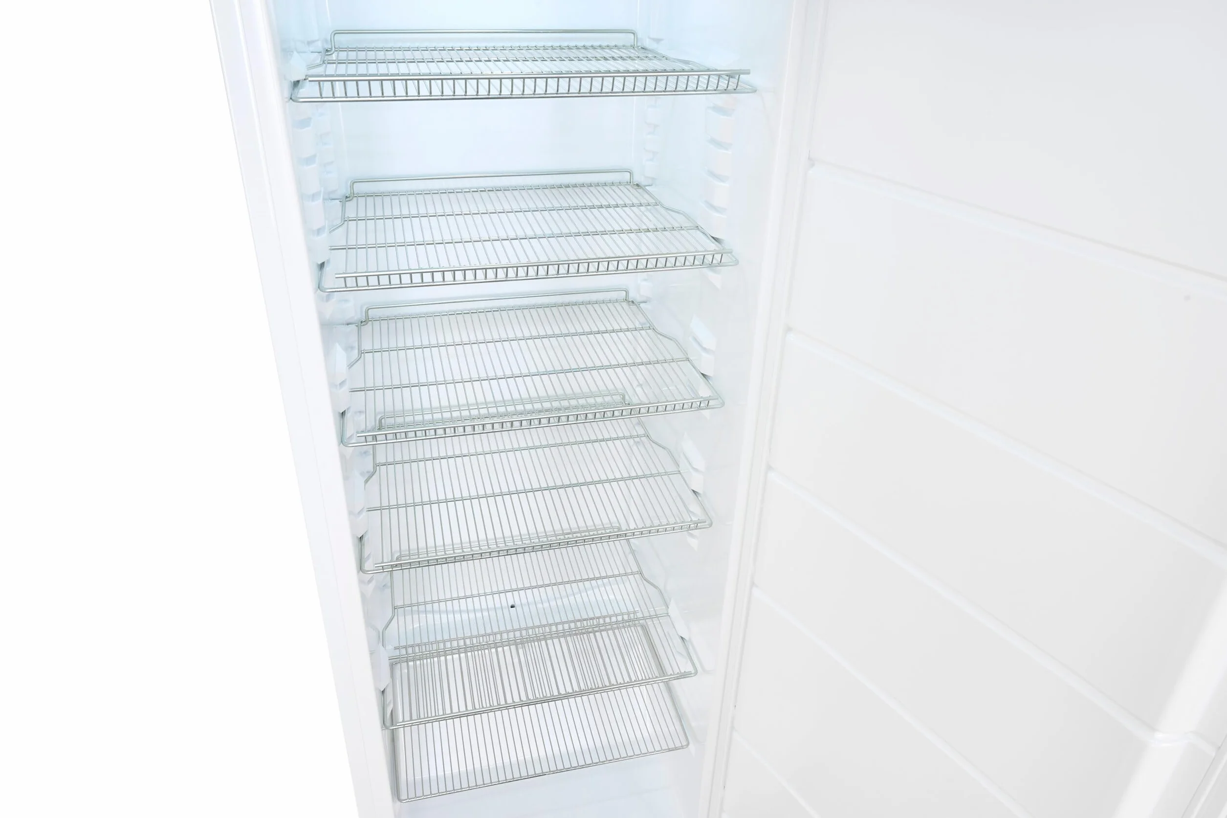 Exquisit® Frigorífico para Bebidas 296L, Color Blanco, Clase E, Puerta Reversible, 6 Estantes de Rejilla, Tirador Externo de Acero, Iluminación LED, Medidas (163,0 x 60,0 x 62,0 cm)