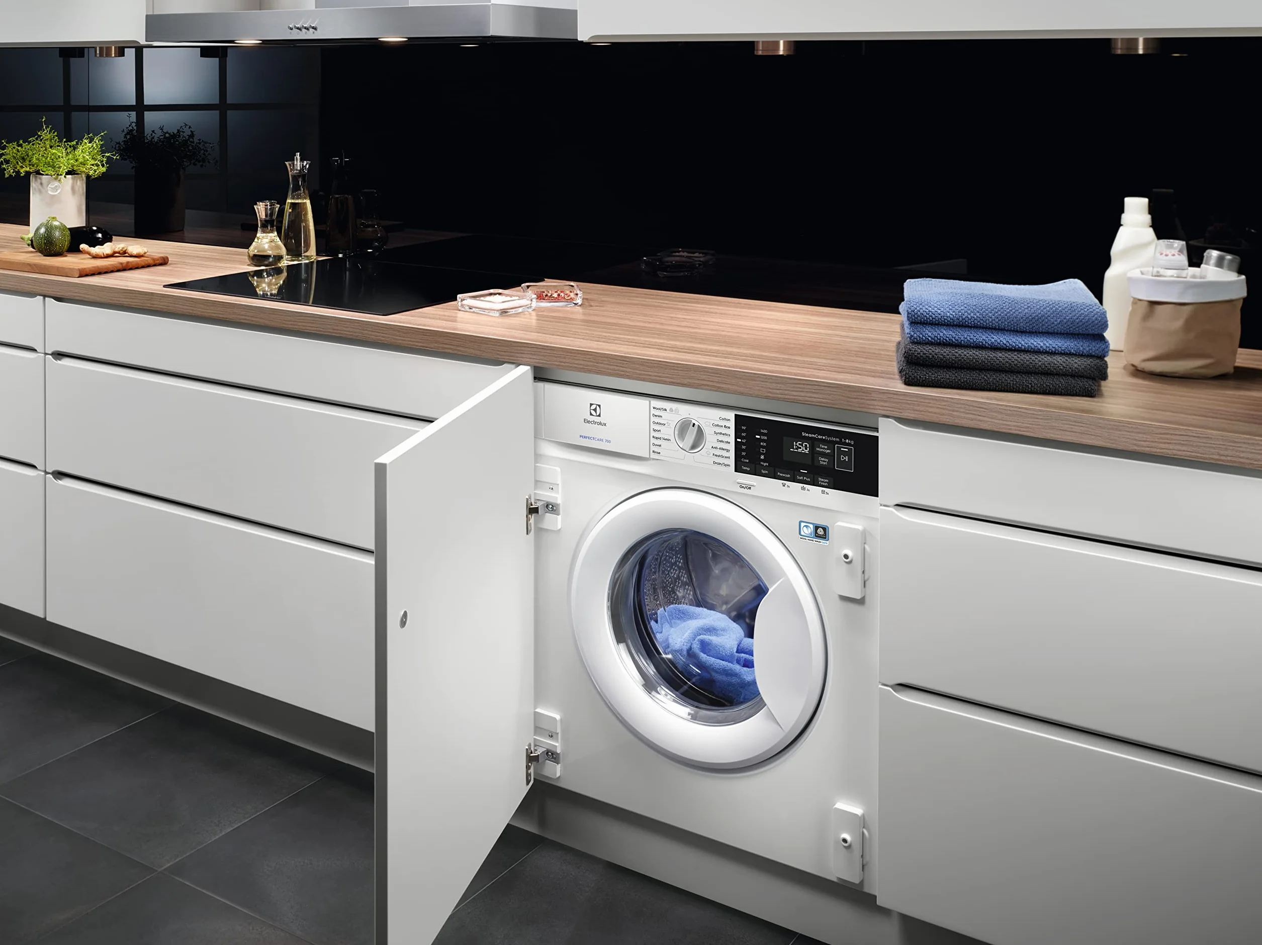 Electrolux EN7F4842OF Lavadora Integrable 8 kg, 1400 rpm, SteamCare con Vapor FreshScent, SensiCare, Time Manager, Display XL LCD, Motor Inverter, Programa Rápido, Certificado Woolmark Blue, Clase B
