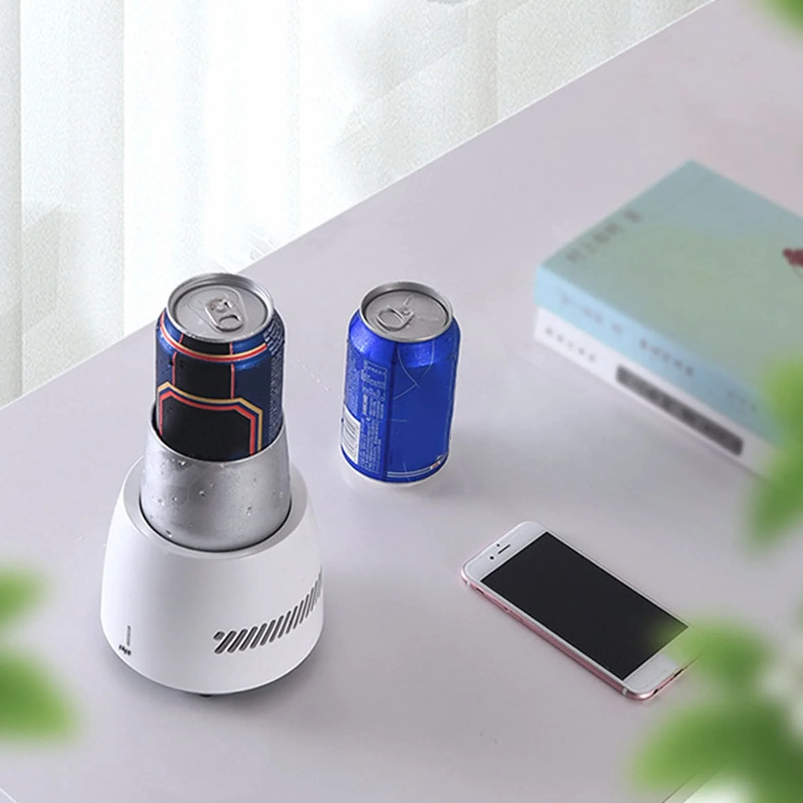 Enfriador de Bebidas Eléctrico Portátil 350Ml - Mini Refrigerador para Cerveza, Latas de Agua, Refrescos y Tazas con Ventilador Silencioso Incorporado