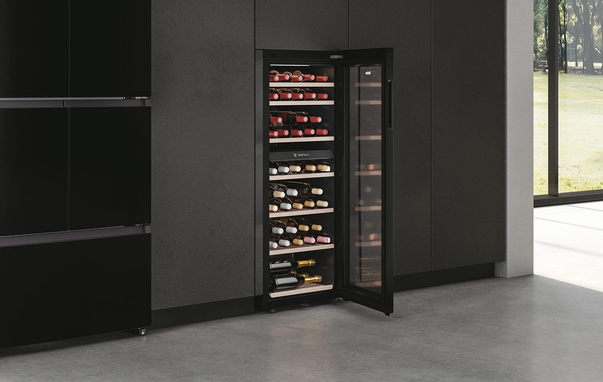Haier Wine Bank 50 Series 7 HWS77GDAU1 Vinoteca de 77 botellas, WIFI, 2 Zonas, Estantes de madera, Filtro Anti-UV, Filtro de carbón, Refrigeración por Compresor, Display Digital, LED, 37 dbA, Negra