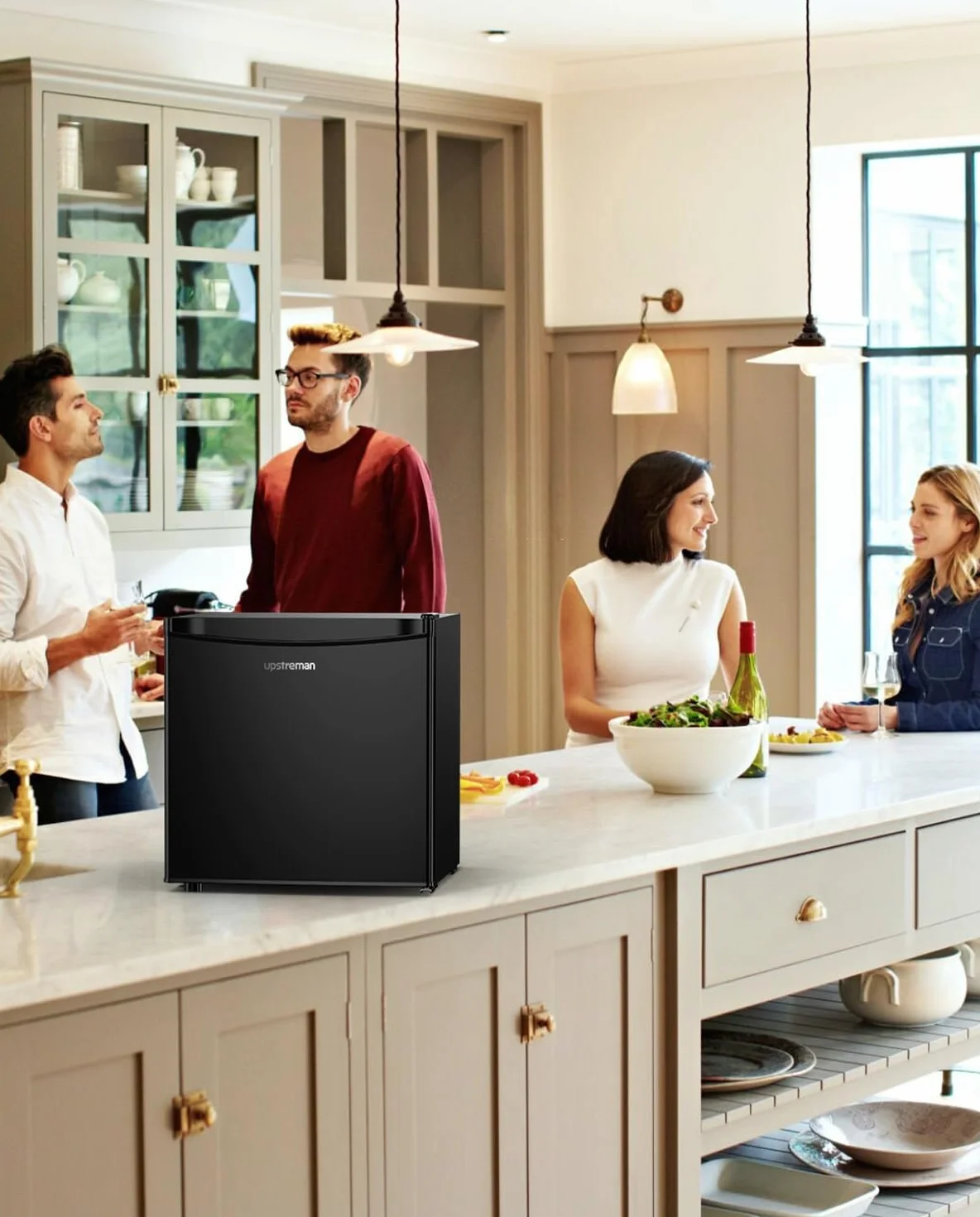 Upstreman 46L Mini Nevera con Congelador, 1℃-8℃ Termostato Ajustable, Ahorro de Energía, Silencioso, Minibar para Dormitorio, Oficina, Hotel, FR17- negro brillante