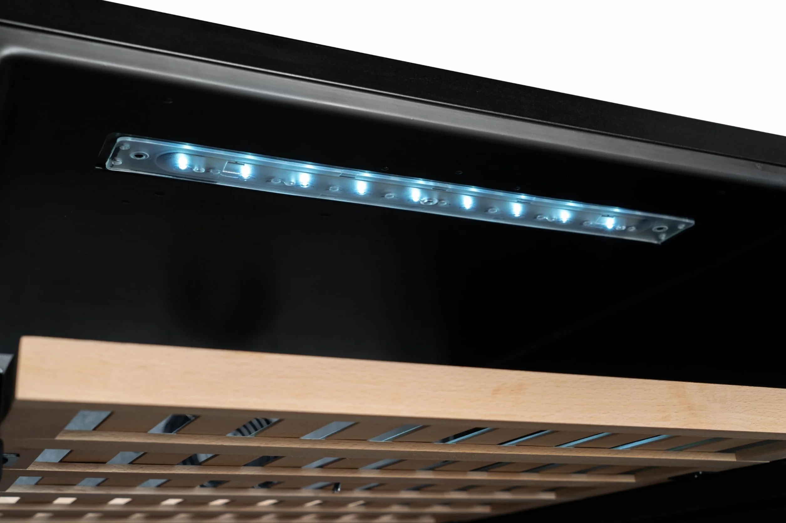 METRO Professional Vinoteca GWC1171D, acero inoxidable/vidrio, 8 estantes de madera, termostato digital, para 171 botellas de vino, con cerradura, negro/plateado