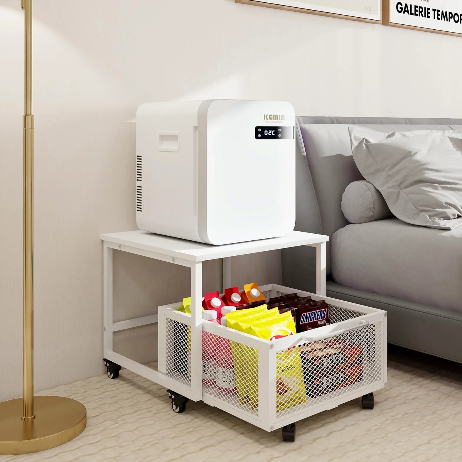 PUNCIA Mueble Soporte Móvil para Mini Nevera con Cesta Metálica Calada | Soporte para Frigorífico Congelador Refrigerador con Base Móvil Estantería con Ruedas para Nevera para Oficina Cocina Salón