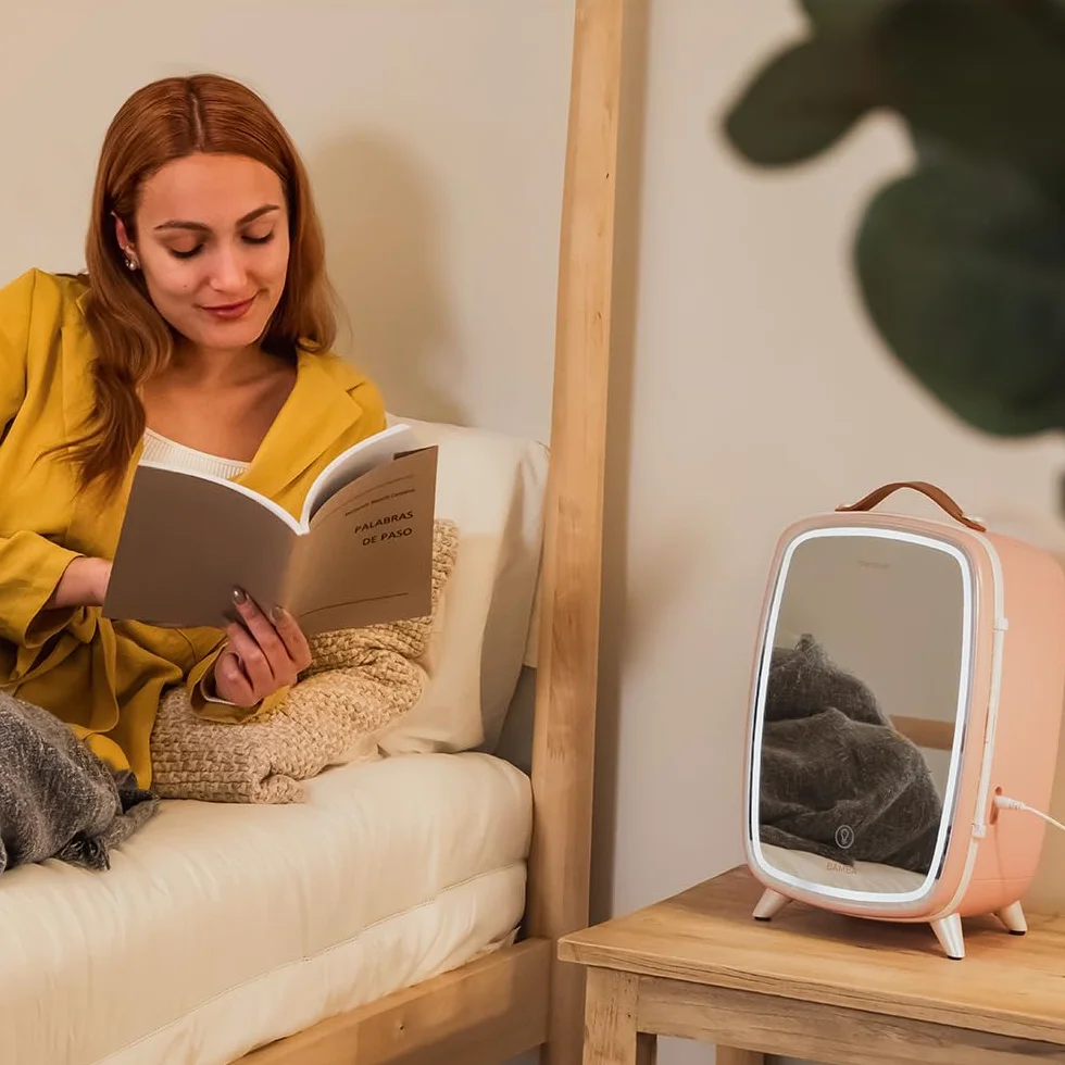 Cecotec Bamba CoolingBeauty 6000 Mirror Rose Mini Frigorífico 6L Nevera Pequeña Cosméticos Puerta Espejo LED