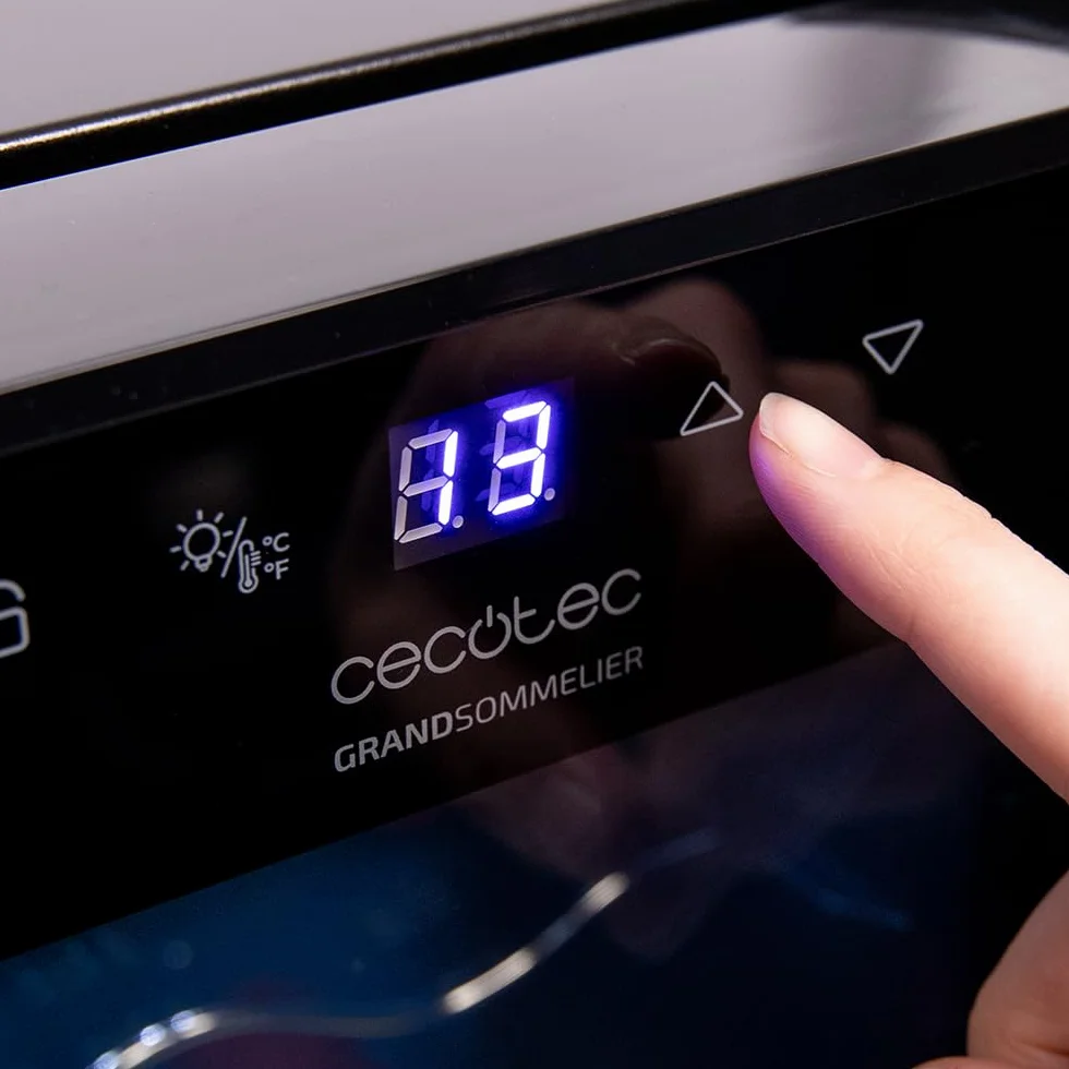 Cecotec Vinoteca 12 botellas Bolero grandsommelier 1230 coolcrystal, Enfriamiento termoeléctrico, Temperatura regulable entre 8º y 18ºC, Control táctil, Display, LED interior, Gas no nocivo.