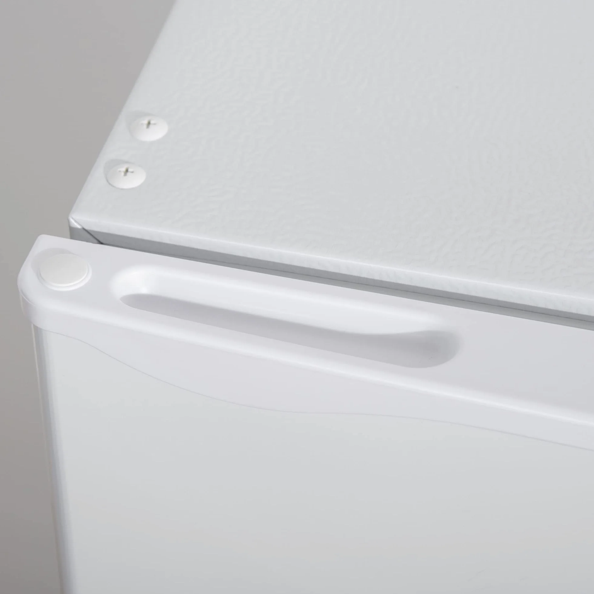 HOMCOM Nevera Pequeña 91 L Mini Frigorífico Silencioso Bajo Encimera Temperatura Regulable 5 Niveles Puerta Reversible Estantes Ajustables Blanco