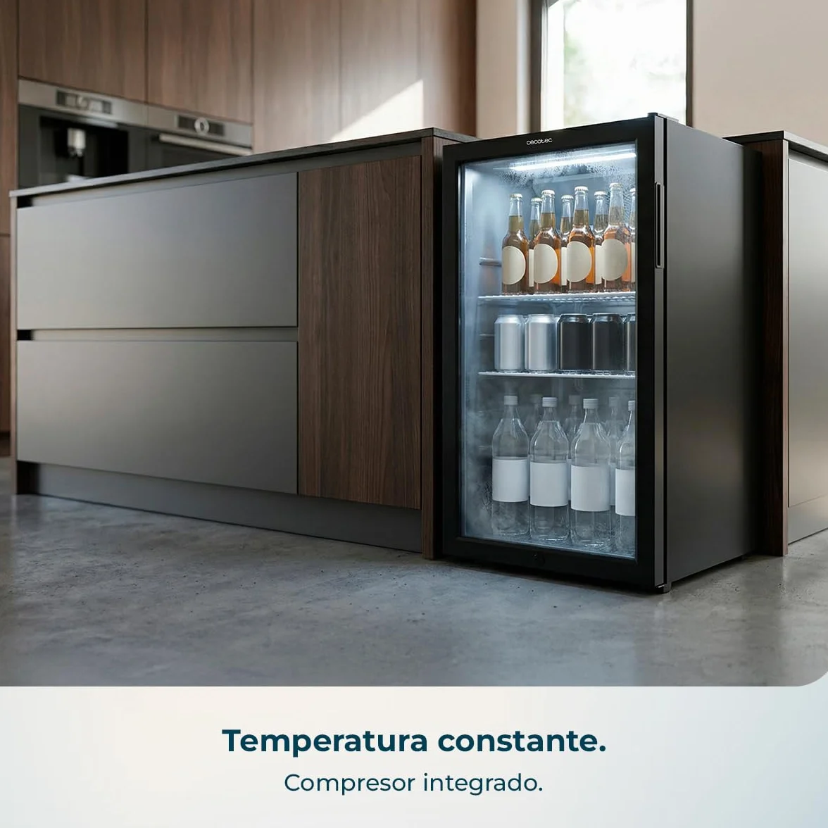 Cecotec Mini Frigorífico con Puerta de Cristal Bolero CoolMarket BC 72 Black, 72 Litros de Capacidad, 44,5 cm de Ancho, 67,8 de Alto, Iluminación LED interior, Temperatura 0ºC a 10ºC