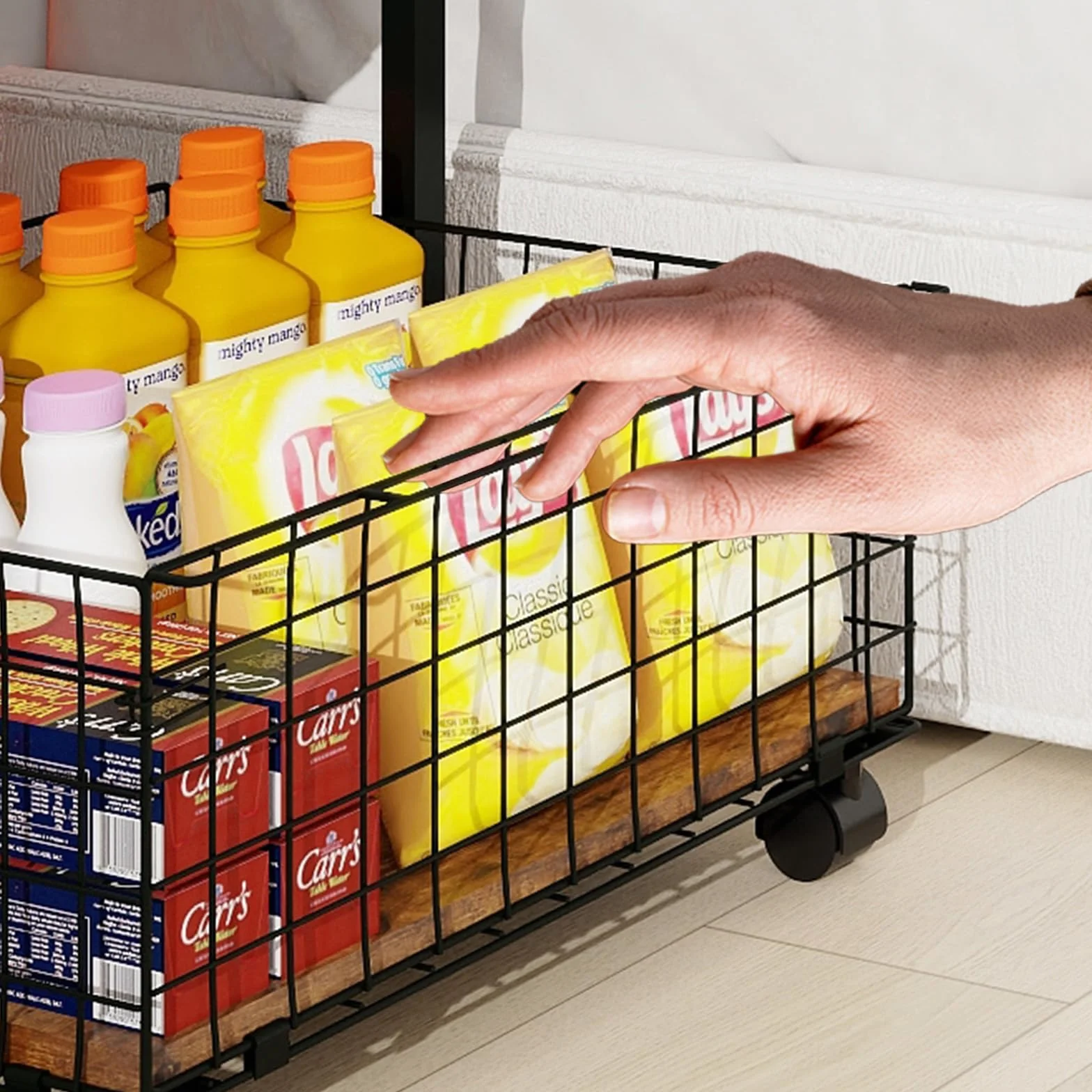 PUNCIA Soporte de Frigorífico con Cesta Metálica Base Móvil para Refrigerador con Ruedas Mueble Congelador Estantería para Nevera con Cesta Extraíble de Almacenamiento para Cocina Salón Oficina Retro