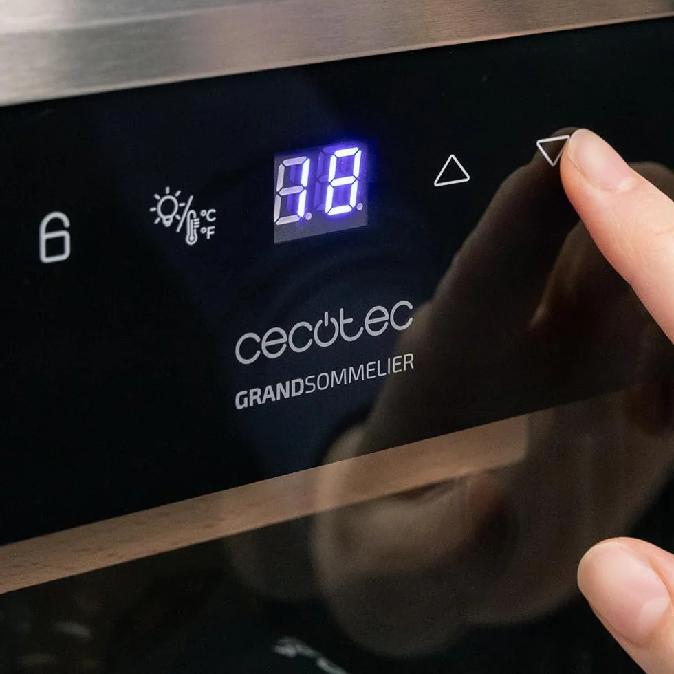 Cecotec Vinoteca 12 Botellas Bolero GrandSommelier 1230 CoolWood Compressor. 32 Litros, Sistema Compresor, Alto Rendimiento, Temperatura Regulable, Luz LED Interior, Control Táctil