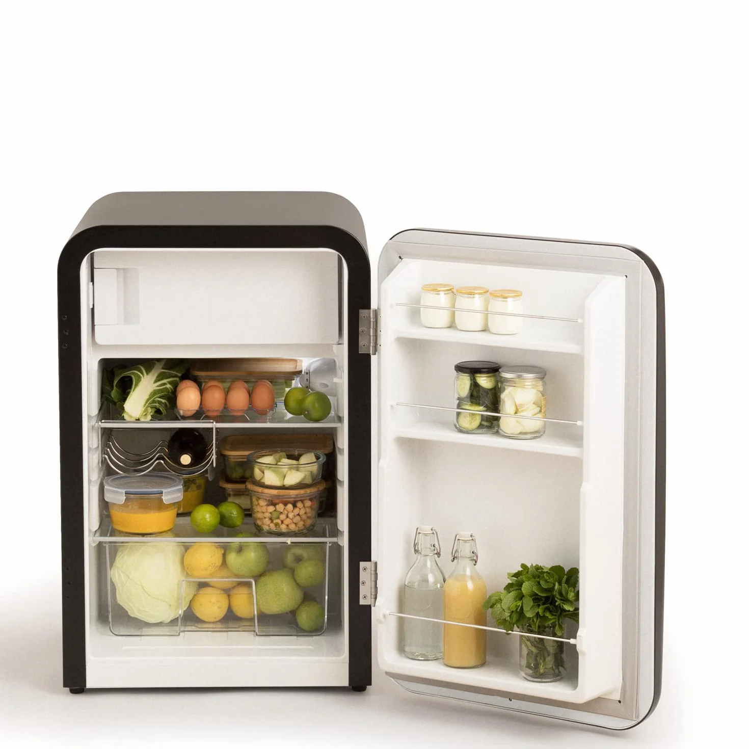 CREATE / RETRO FRIDGE 83.5 GOLD/Frigorífico negro maneta oro / 98W. bajo consumo. 2 estantes. regulador temperatura. botellero. 56x54x84cm