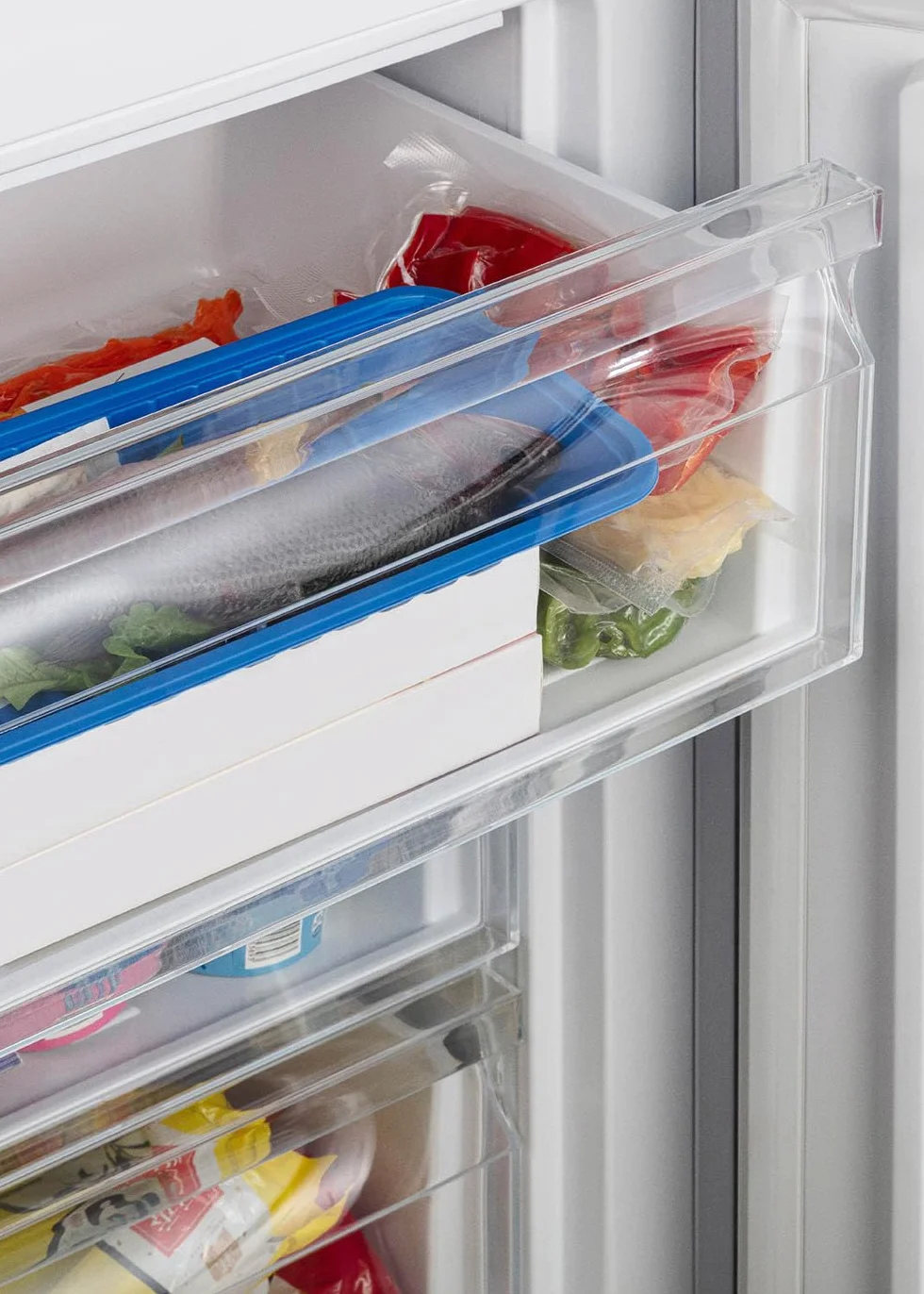 CREATE / FRIDGE STUDIO COMBI 231 / Frigorífico combi 231L negro / 54 x 57.6 x 170 cm/No frost. modo vacaciones. tratamiento antibacteriano. touch electronic. 93W