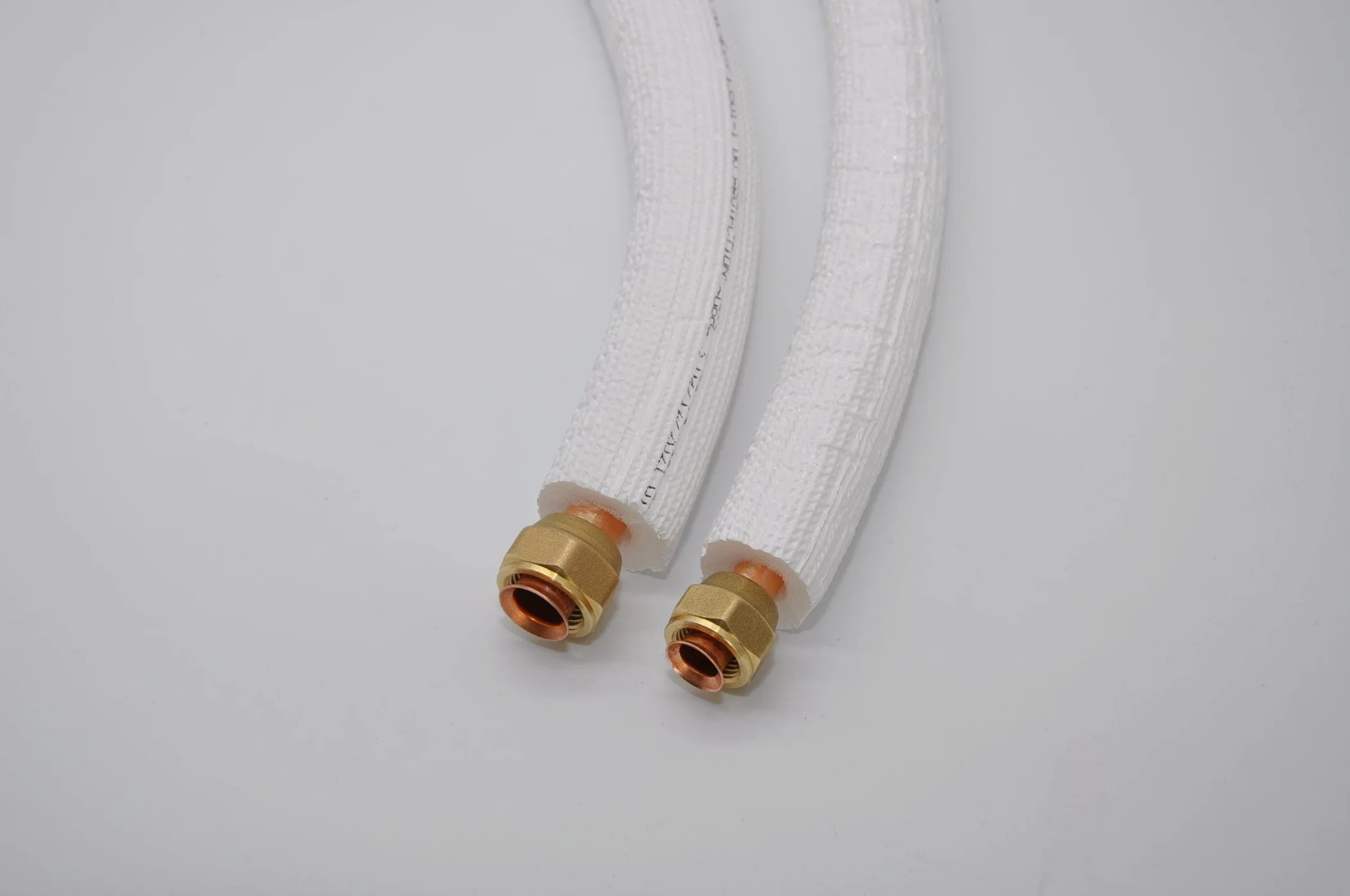 SYSTERM Conducto refrigerante para aire acondicionado dividido, tubo de cobre aislado listo para ajustar 1/4" + 3/8", los tubos preaislados para gases refrigerantes R32, R410A y R407C (longitud: 11 m)