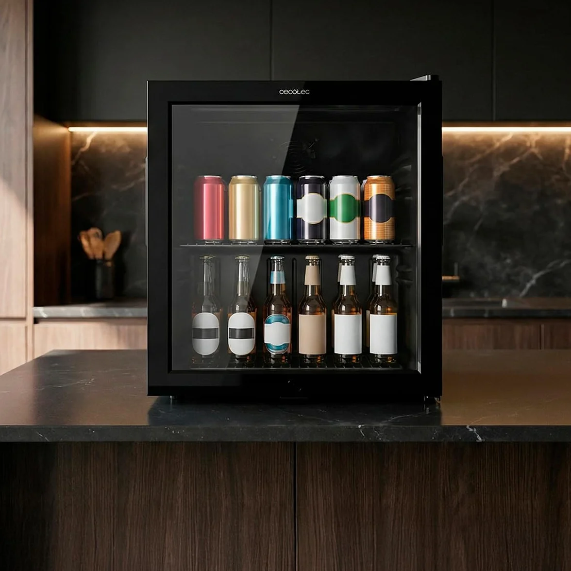 Cecotec Mini Frigorífico con Puerta de Cristal Bolero CoolMarket BC 72 Black, 72 Litros de Capacidad, 44,5 cm de Ancho, 67,8 de Alto, Iluminación LED interior, Temperatura 0ºC a 10ºC