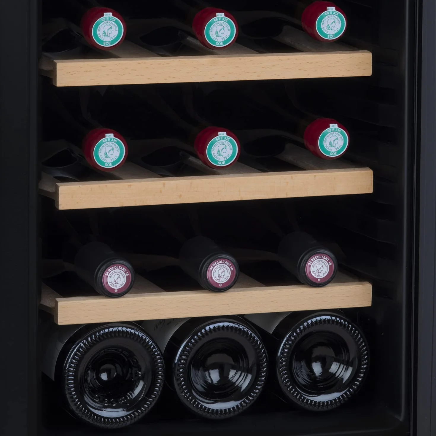 H.Koenig Vinoteca 12 Botellas AGE12, 31 L, Profesional Acero Inoxidable, Refrigerante, Termoeléctrica, Regulable de 8°C a 18°C, Silenciosa, Iluminación Interior, 3 Estantes, Negro