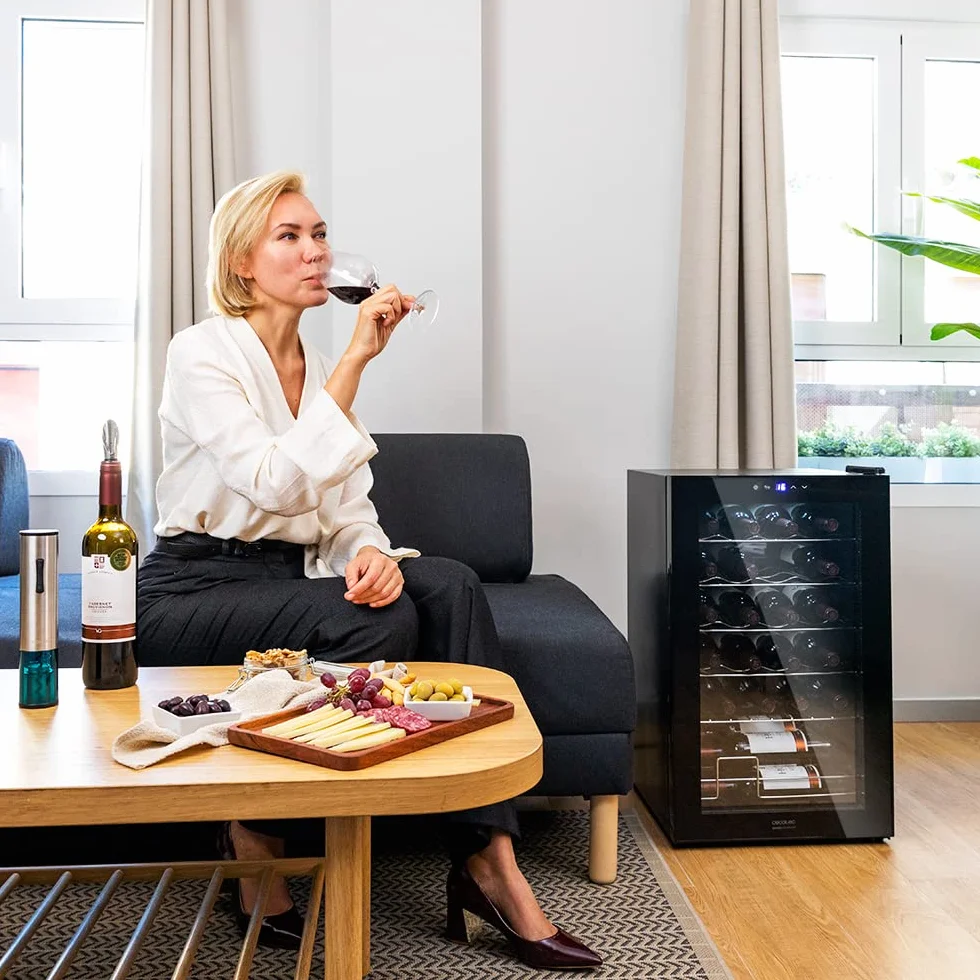Cecotec Vinoteca 24 Botellas GrandSommelier 24000 Black. Compresor Silencioso, 5-18ºC, Control Táctil, Luz LED, Puerta Negra, Estantes Inox, Eficiencia Energética Clase G