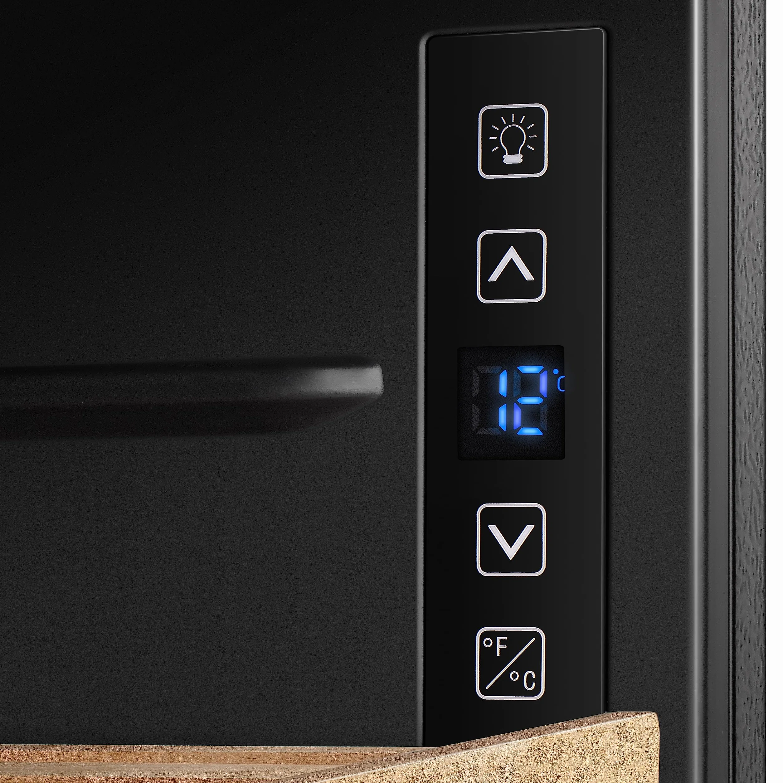 Hisense RW12D4NWG0 - Vinoteca 93 Litros G-Class 30 botellas, Puerta Reversible,Total No Frost [Clase de eficiencia energética G]